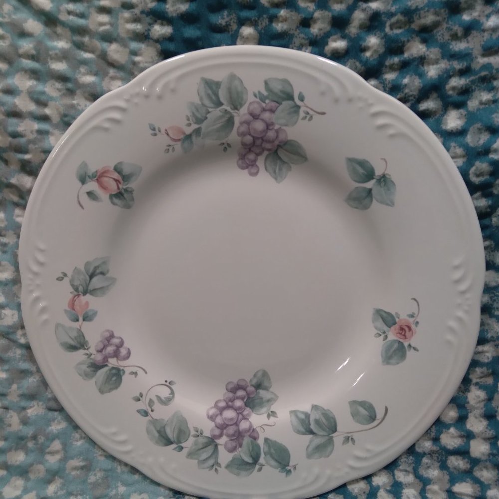 Two Pfaltzgraff Grapevine Pattern Salad Plates - Picture 2 of 4
